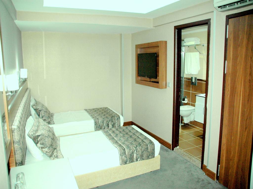 Hotel Buyuk Paris Estambul Exterior foto