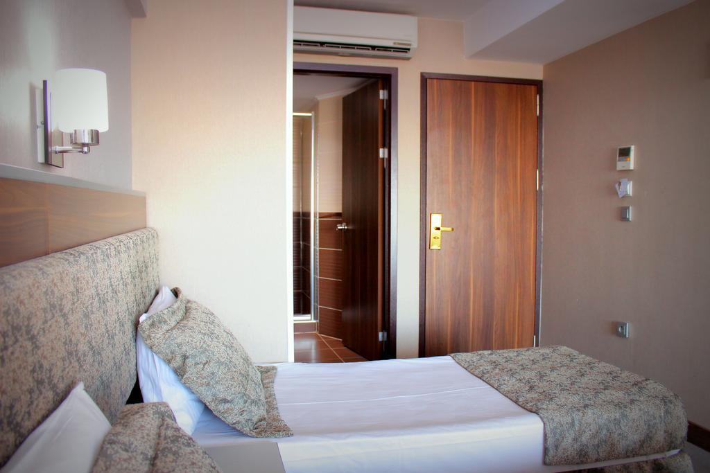 Hotel Buyuk Paris Estambul Exterior foto