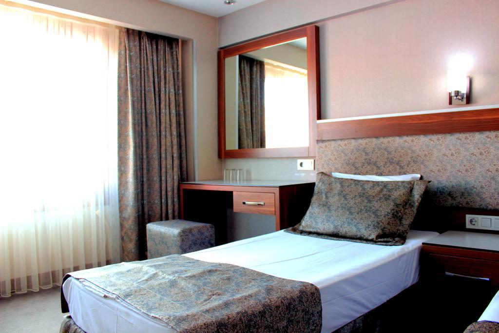 Hotel Buyuk Paris Estambul Exterior foto
